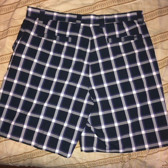 Izod shorts - Picture 2 of 3